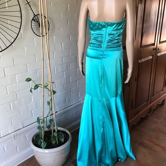 b Smart Prom/Bridesmaid evening maxi gown - Picture 4 of 7